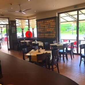 Restaurant - Hotel Lira (Sunny Beach)