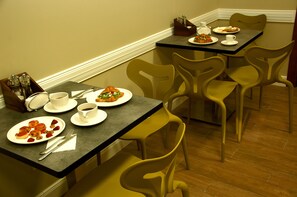 Daily continental breakfast (UAH 150 per person)