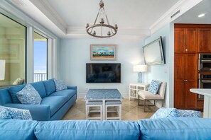 Älytelevisio, videopelejä, DVD-soitin, pöytäjalkapallopöytä