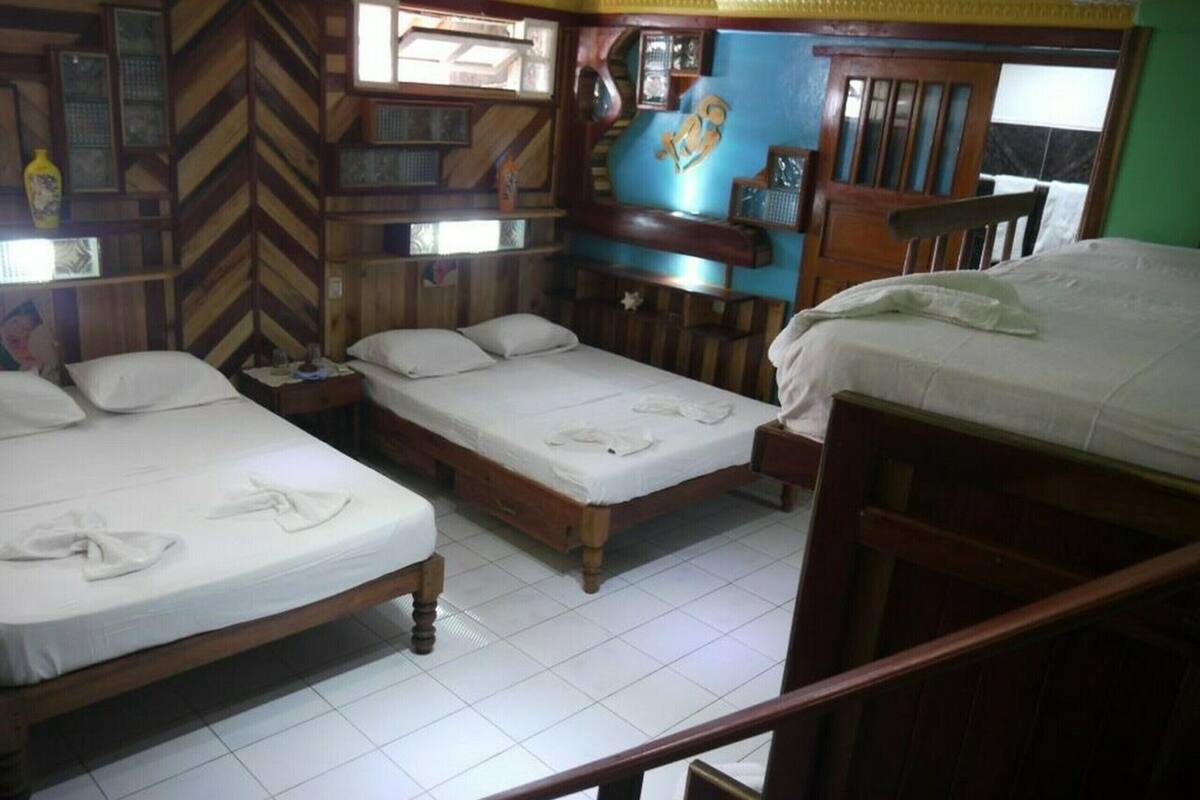 Minibar, tabla de planchar con plancha y cunas gratuitas