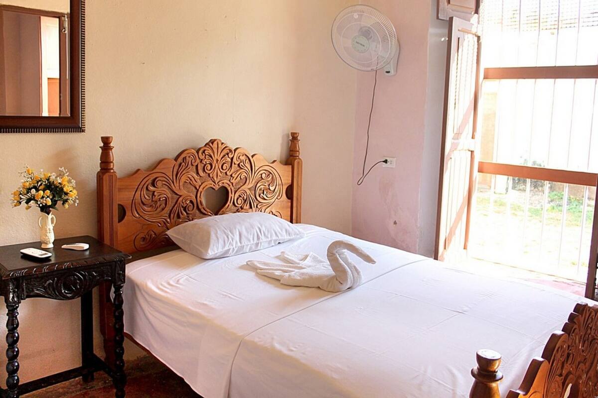 Fer et planche à repasser, draps fournis