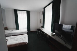 Comfort-Doppel- oder -Zweibettzimmer | Hochwertige Bettwaren, Verdunkelungsvorhänge, Bügeleisen/Bügelbrett