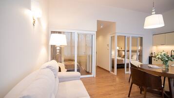 独特公寓, 2 间卧室 | 起居区 | 平板电视