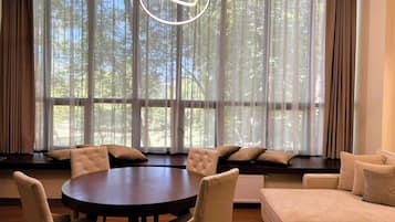 Premium-Apartment, 1 Schlafzimmer | 2 Schlafzimmer, Verdunkelungsvorhänge, schallisolierte Zimmer