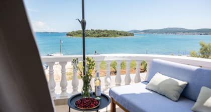 Zara home, sea view three bedroom apartment