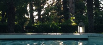 Charming villa, exceptional view over the rooftops of Manosque, heated swimming pool