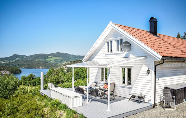 Terrace/patio - 3 bedroom awesome home in Skjold (Skjold)