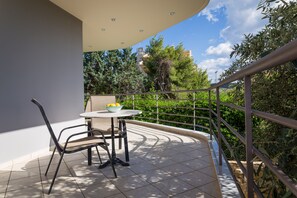Villa, 5 Bedrooms | Terrace/patio