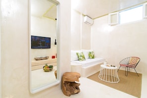 Appartement, 1 chambre | Coin séjour | Télévision à écran plat de 20 pouces avec chaînes par câble