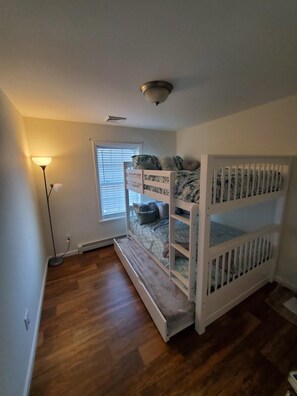 3 bedrooms, desk, iron/ironing board, free WiFi - 5 STAR AMAZING Private home just for you. Comfy, Cozy, Clean. Steps to beach. (Brigantine)