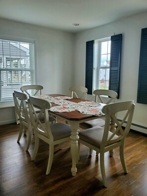 Dining - 5 STAR AMAZING Private home just for you. Comfy, Cozy, Clean. Steps to beach. (Brigantine)