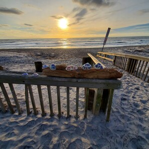Plage à proximité, chaises longues