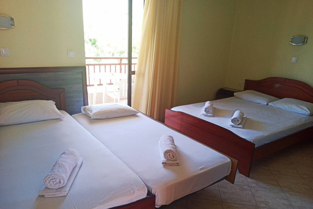 Laptop workspace, soundproofing, free WiFi, bed sheets