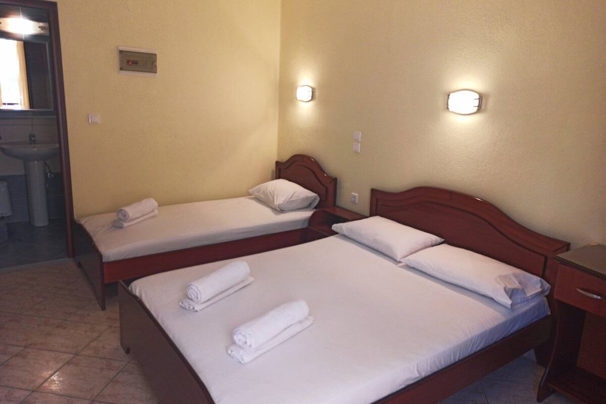 Laptop workspace, soundproofing, free WiFi, bed sheets