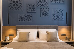 Kahden hengen deluxe-huone (103) | Ylelliset vuodevaatteet, memory foam -patjalliset sängyt, minibaari