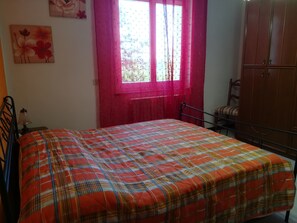 Free WiFi, bed sheets