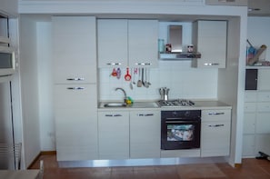 Villa, 1 Schlafzimmer | Eigene Kochnische | Kühlschrank, Herdplatte, Kochgeschirr/Geschirr/Besteck