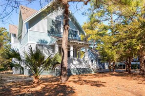 Exterior - Cozy Cottage, Old Baldy Lighthouse Views, BHI (Bald Head Island)