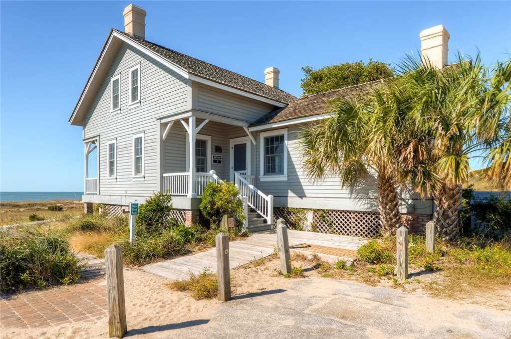 Historical Oceanfront Cottage, BHI