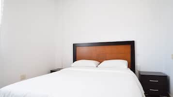 3 slaapkamers, een strijkplank/strijkijzer, gratis wifi, beddengoed