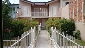 Property grounds - I Velieri 2-Villino newly built 30 meters from the sea and the promenade (Viareggio)