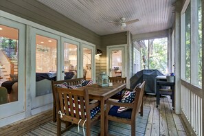 Outdoor dining - Cozy Cottage, nicely decorated and comfortable, close to Golf, BHI (Bald Head Island)