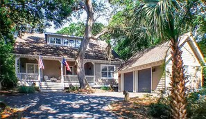 Exterior - Cozy Cottage, nicely decorated and comfortable, close to Golf, BHI (Bald Head Island)