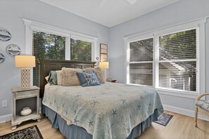 4 bedrooms, desk, iron/ironing board, WiFi - Cozy Cottage, nicely decorated and comfortable, close to Golf, BHI (Bald Head Island)
