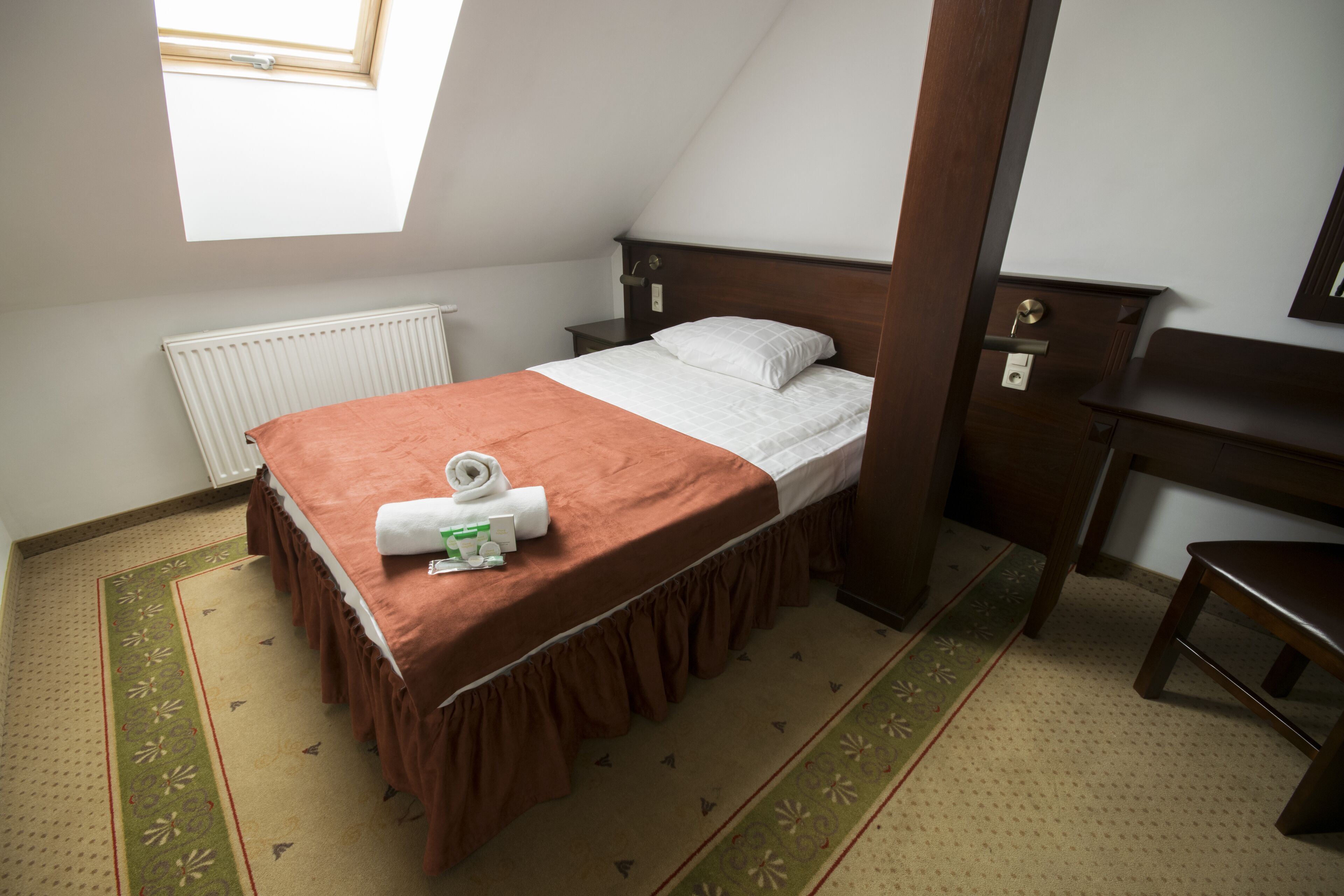 single room | desk, blackout curtains, iron/ironing board, free wifi