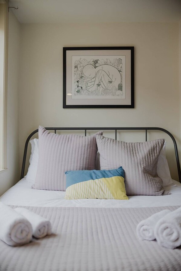 2 bedrooms, iron/ironing board, WiFi, bed sheets