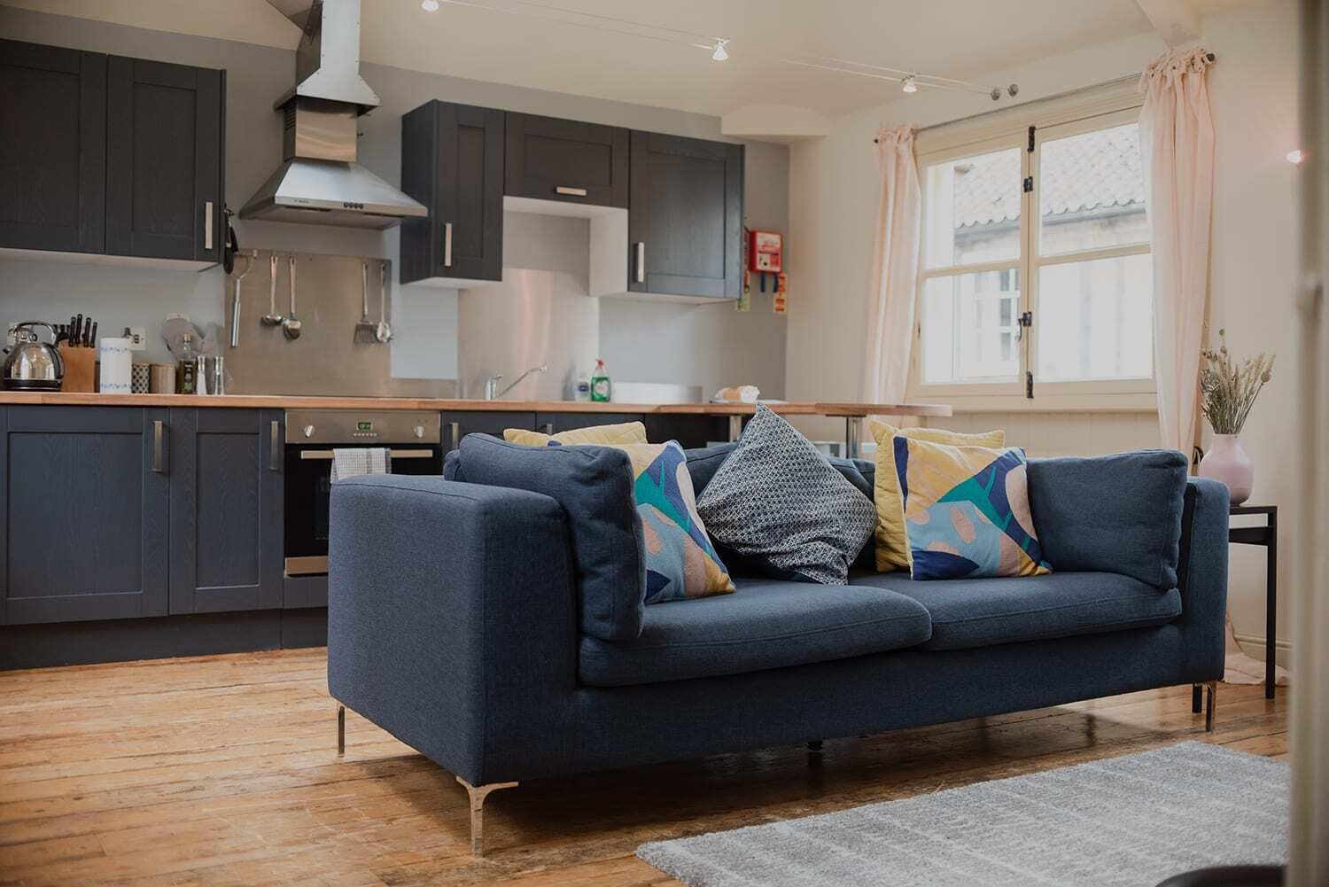 Televisión y oficina 