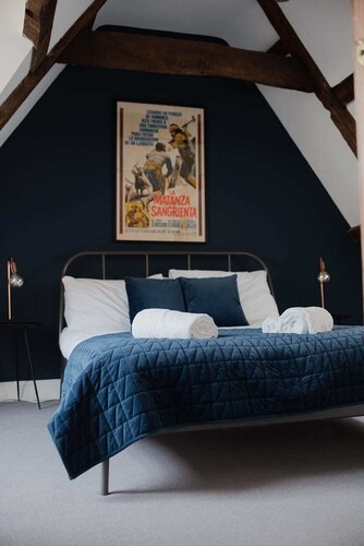 Grade II Listed Flint Cottage Sleeps 4