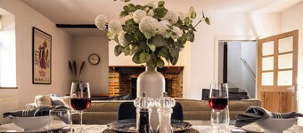 Grade II Listed Flint Cottage Sleeps 4