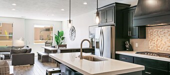 Town Center Red Sand Retreat Private Hot Tub, Ping Pong!