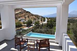 Property grounds - open sky villa Kamilari-infinity pool (Kamilari)