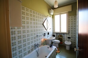 Apartment, 1 Bedroom | Bathroom | Bathtub, hair dryer, bidet, towels - House Adelin (Andora)