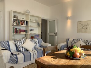 Apartment, 2 Bedrooms | Living area | Flat-screen TV - Lo Scoglio (Lavagna)