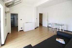 Studio | Living area | Flat-screen TV - House Ducale (Genoa)