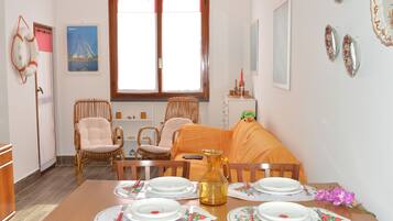 Apartment, 1 Bedroom | In-room dining