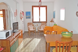Apartment, 1 Bedroom | Living area