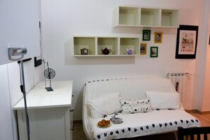 Apartment, 1 Schlafzimmer | Wohnbereich | Flachbildfernseher