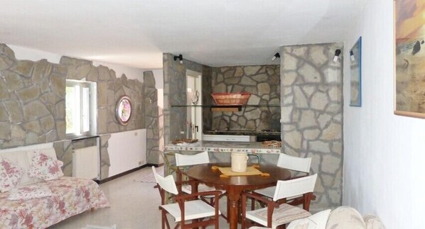 Apartment, 2 Schlafzimmer | Wohnbereich | Fernseher