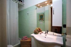 Apartment, 3 Bedrooms | Bathroom | Separate tub and shower, rainfall showerhead, hair dryer, bidet