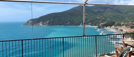 Leilighet, 2 soverom | Utsikt mot vann