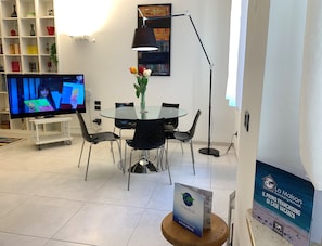 Apartment, 1 Bedroom | In-room dining