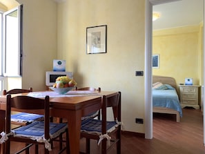 Căn hộ, 1 phòng ngủ | Khu vực ăn uống tại phòng