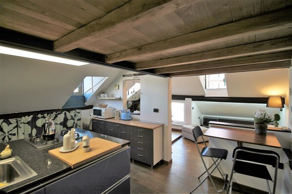 Appartement, 2 chambres | Restauration dans la chambre