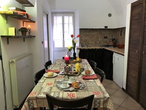 Apartment, 1 Bedroom | In-room dining