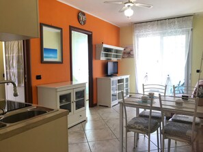 Apartment, 1 Schlafzimmer | Essbereich im Zimmer