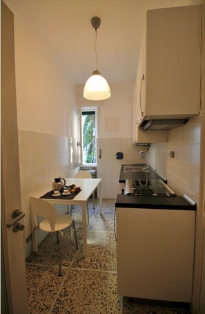Apartment, 1 Bedroom | Private kitchen | Full-sized fridge, microwave, oven, stovetop - Casa Albina (Santa Margherita Ligure)